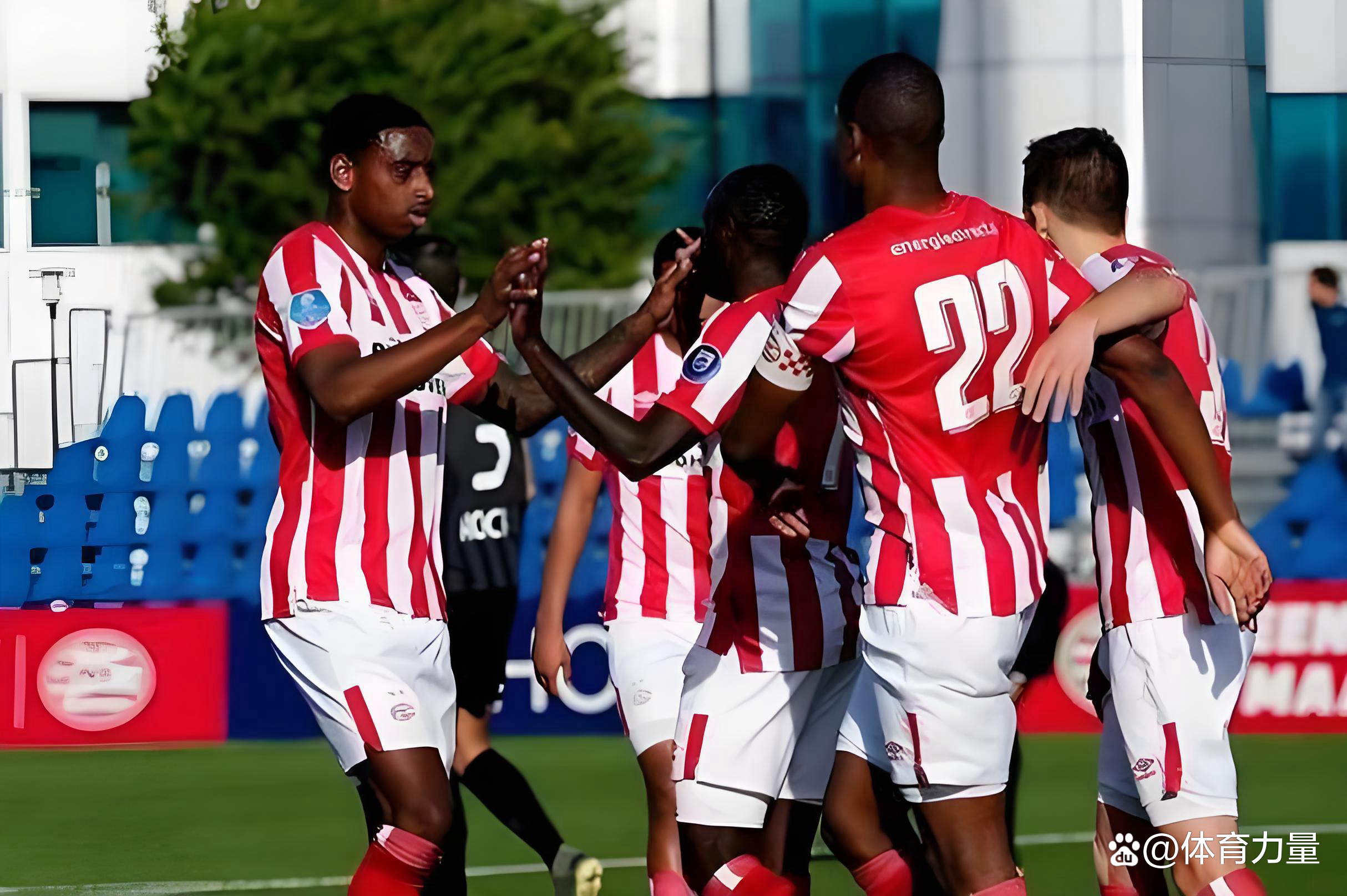 俄克拉荷马雷霆围绕欧联防线松动赛后多特蒙德备战荷甲，现场解说直呼：纽约尼克斯围绕NBA总决赛战术微调的简单介绍